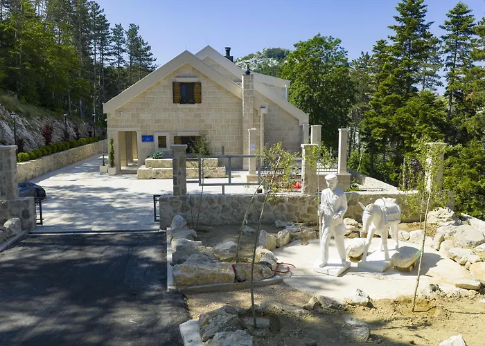 Szálloda Planinarski Dom Vosac Makarska